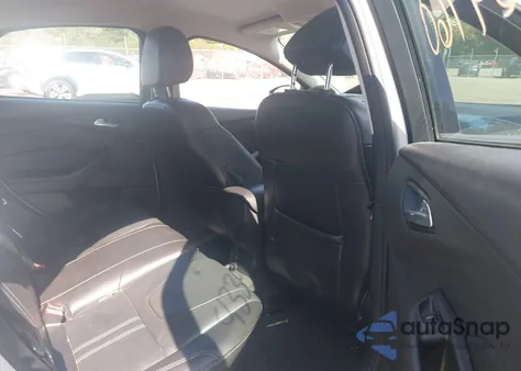 2014 Ford Focus Se z USA, uszkodzony, nr VIN 1FADP3K2XEL337798